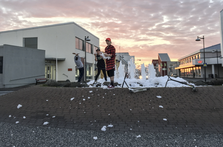 Froðupartý á miðri Hafnargötu