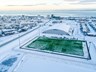 Vill tafarlausar úrbætur í vetrarþjónustu á gervigrasvelli