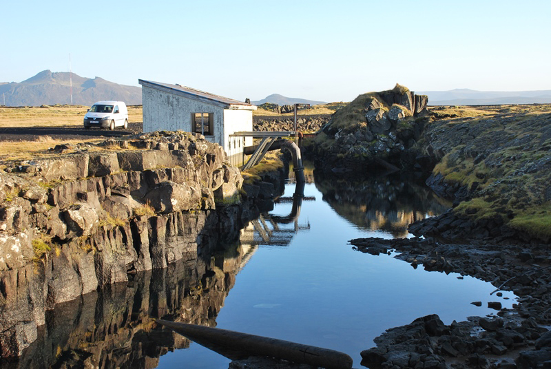 Rusl hreinsað úr Bjarnagjá í Grindavík