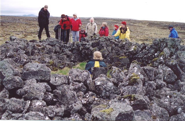 Gönguferðir um Sveitarfélagið Voga vorið 2014