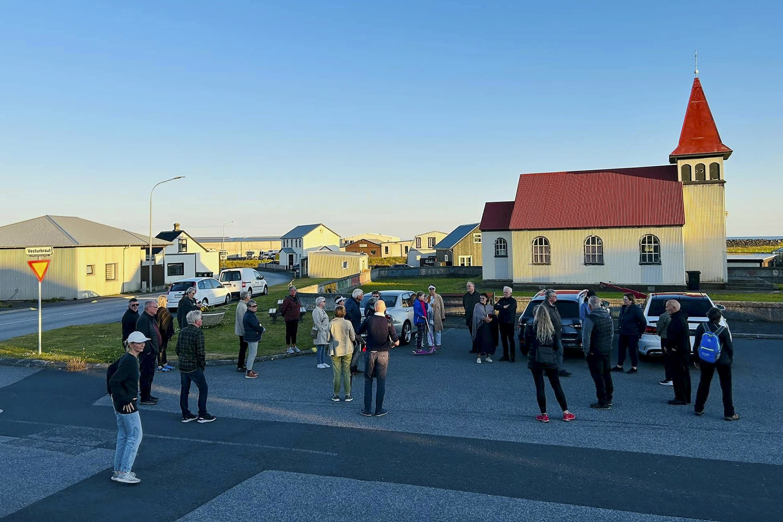 Veðurguðirnir tóku þátt í göngumessu í Grindavík