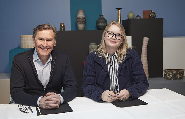 Bláa Lónið gaf leirmunasafn