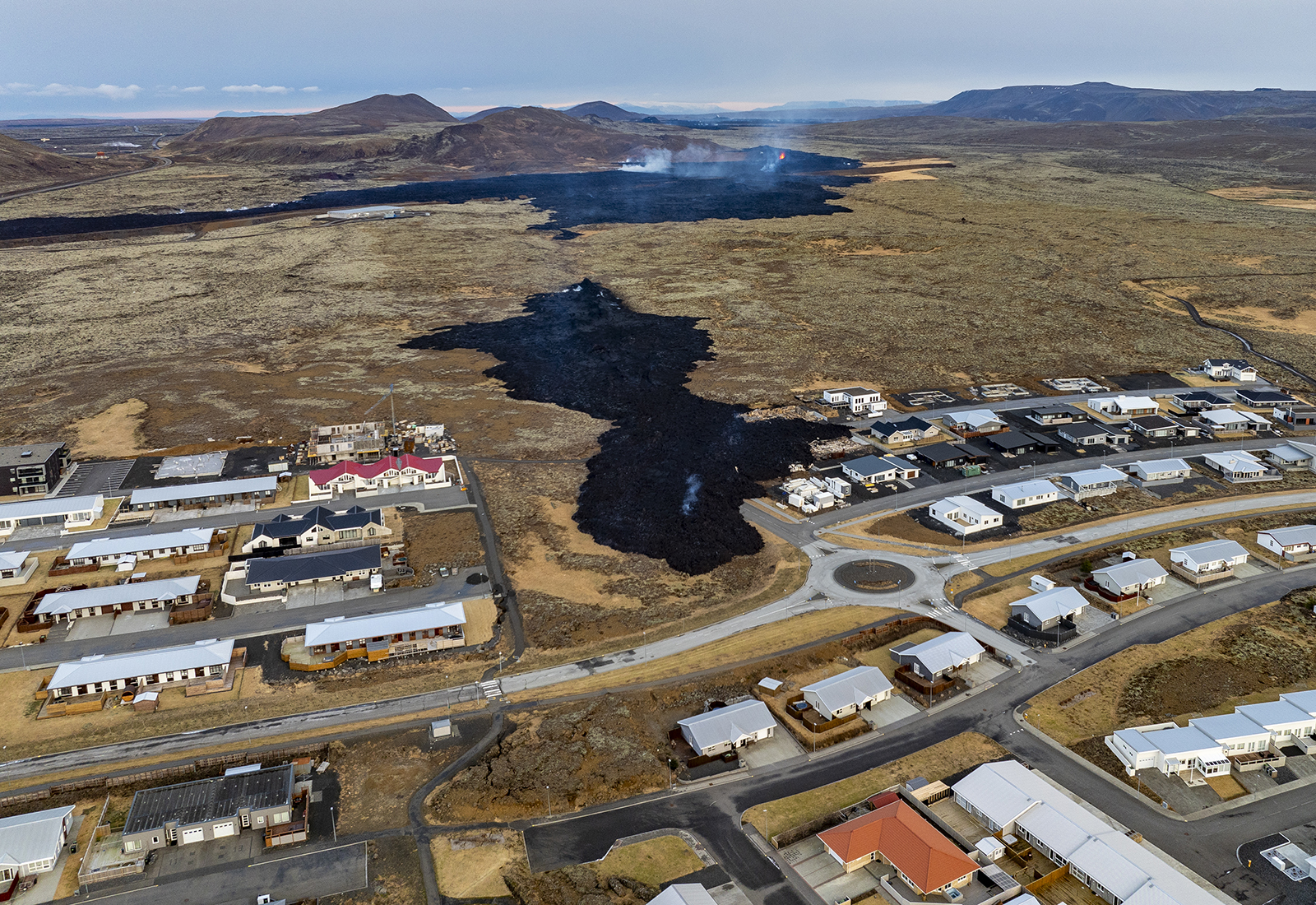Gasmengun í brunnum í veitukerfi innan Grindavíkur