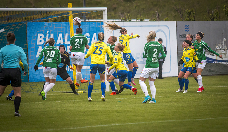 Rilany og Vivian áfram með Grindavík