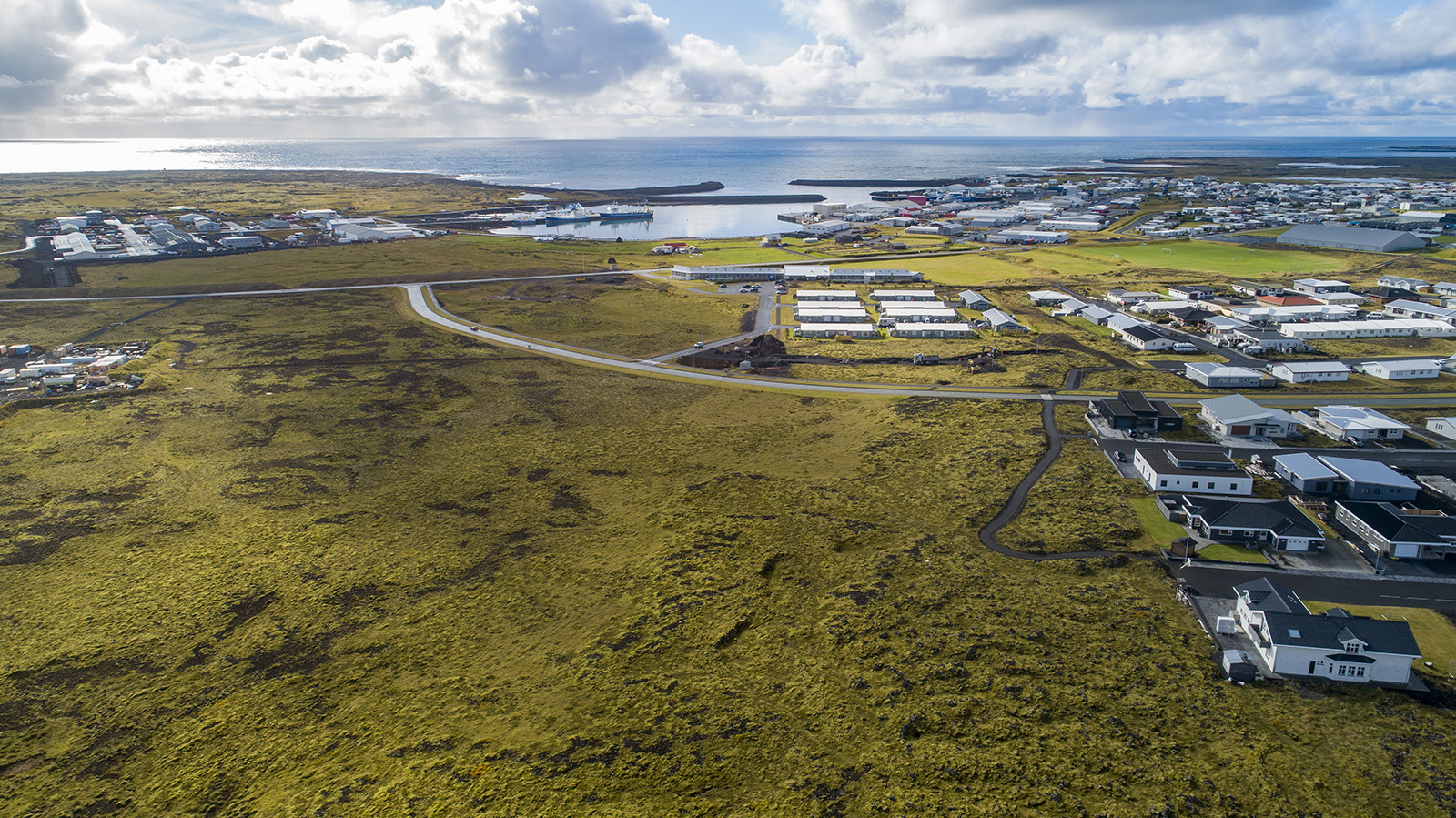 Meiri peningur í reiðvöll og veg