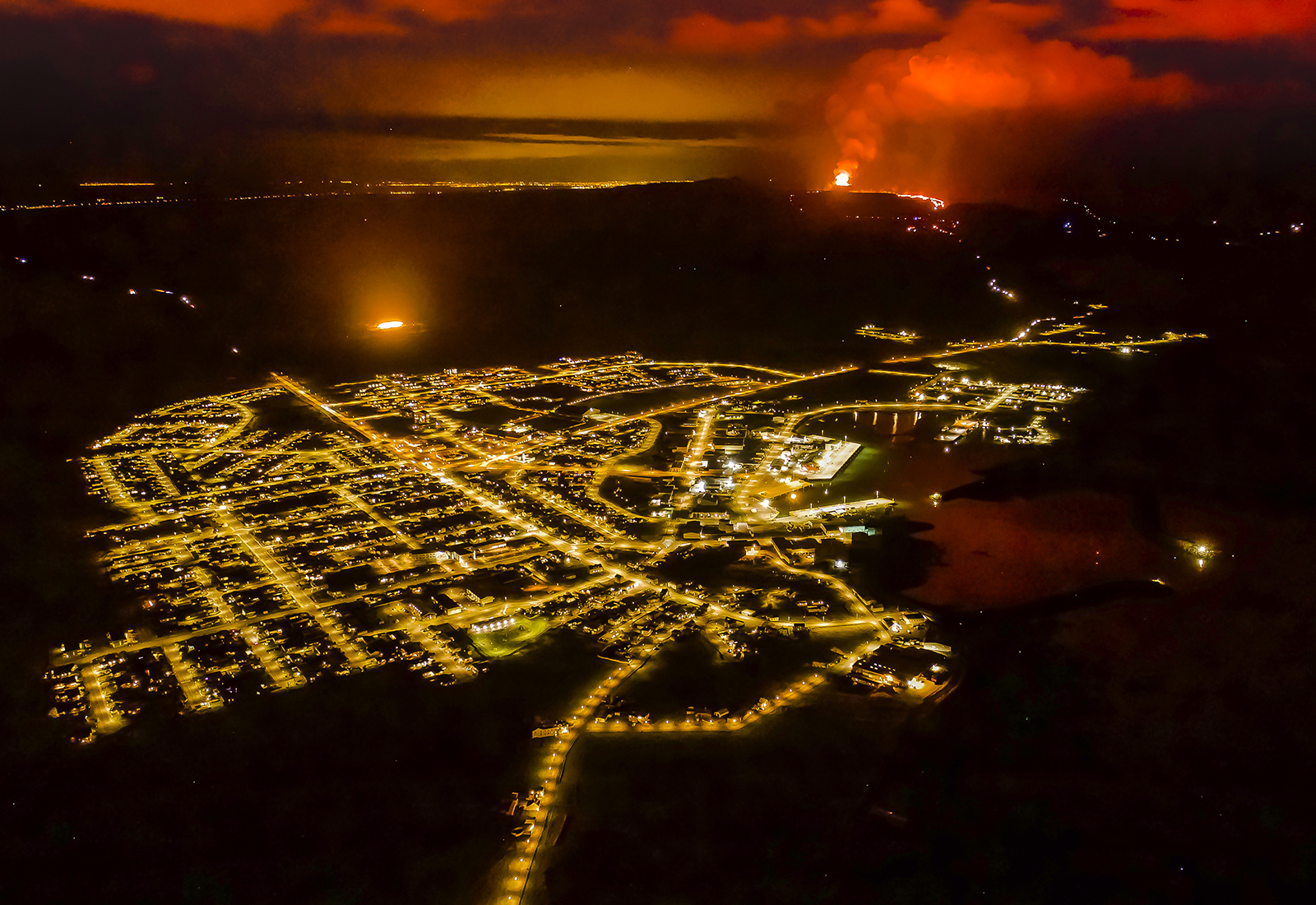 Með eldgos í bakgarðinum í hálft ár