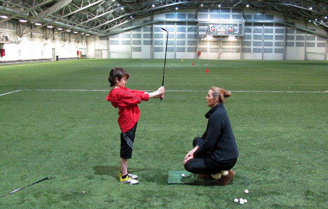 Golfboltar fljúga í Reykjaneshöll