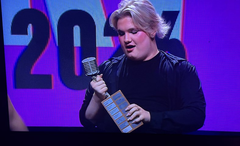 Guðjón sigraði í söngvakeppninni