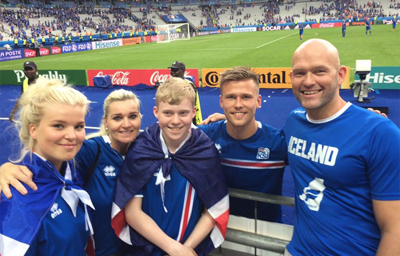 Suðurnesjamenn fagna Arnóri Ingva í París