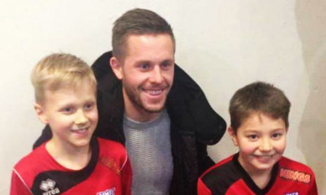 Gylfi Sigurðsson mætti í Reykjaneshöllina