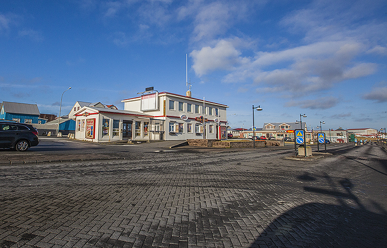 Rísa 74 íbúðir að Hafnargötu 12?