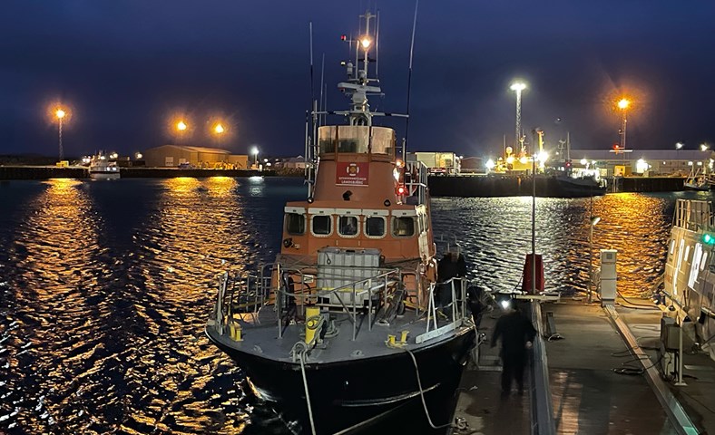 Björgunarsveitin Suðurnes styrkir Hannes Þ. Hafstein um 2 milljónir