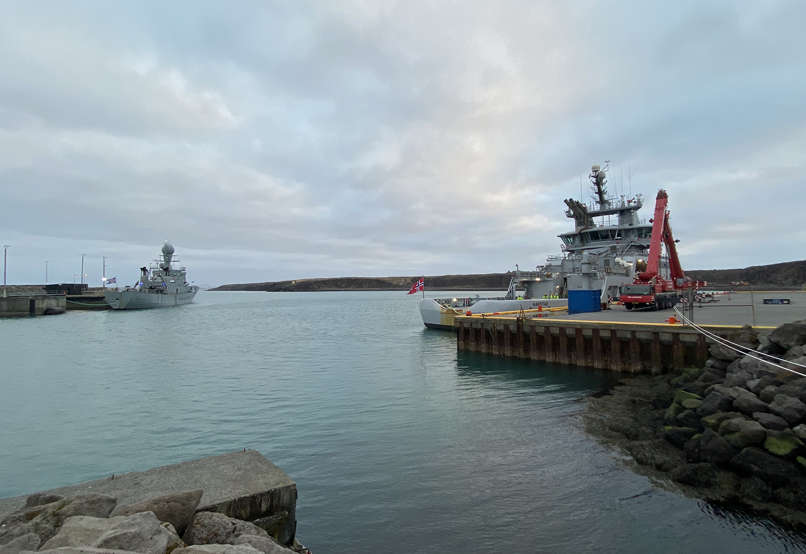 Norskt varðskip sótti búnað í Helguvík