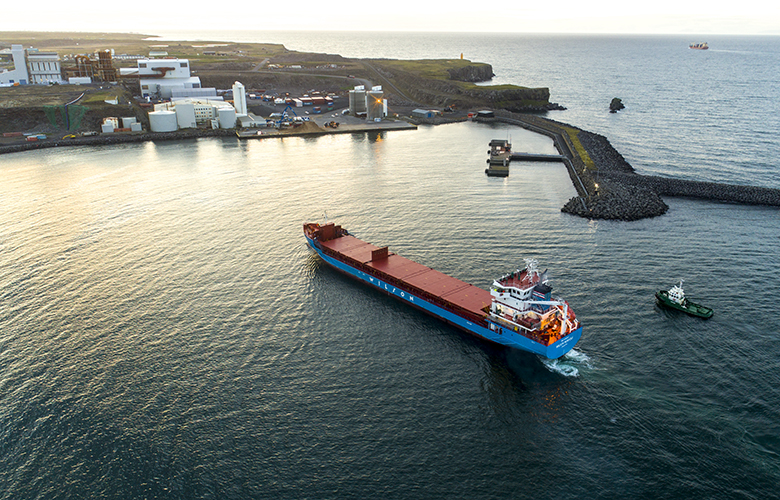 Tíðar skipaferðir um Helguvík