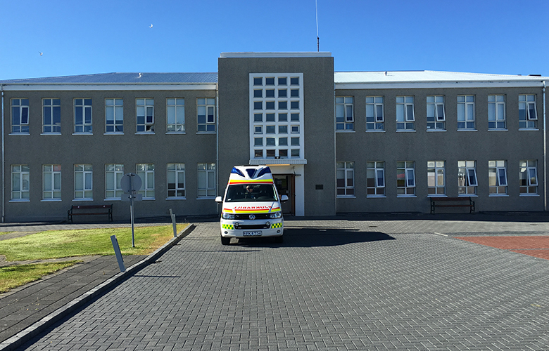 Grunaður um ölvunarakstur og beit lögreglumann