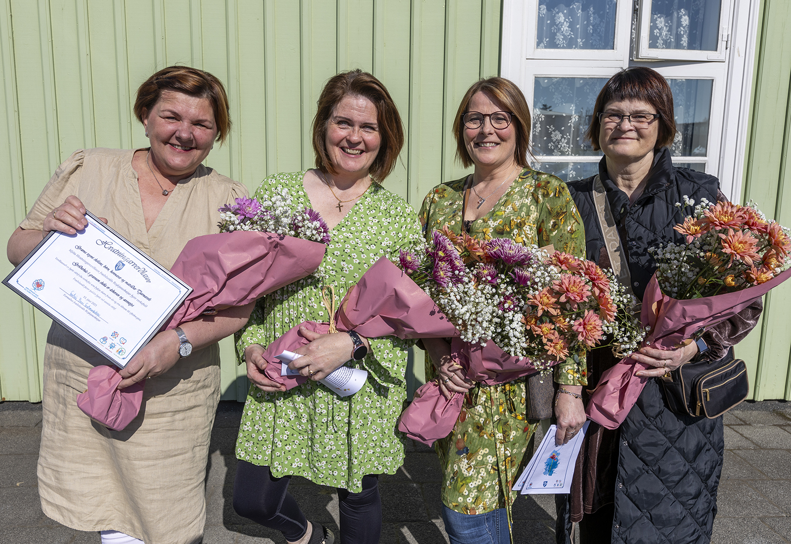 Bambahús í leikskóla í Keflavík

https://www.vf.is/mannlif/grodurhus-i-graenum-skola-er-askorun-og-aevintyri