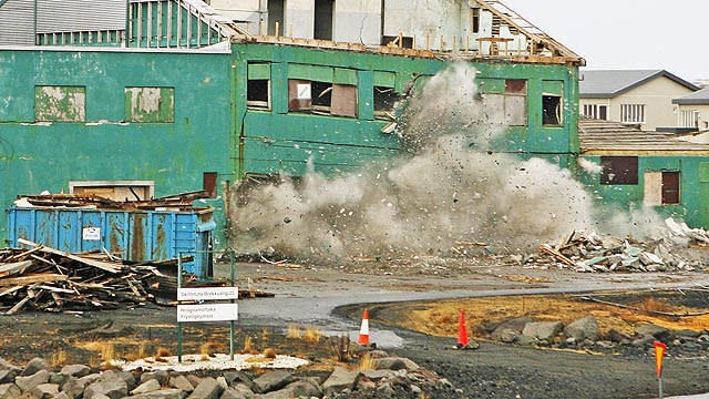 Gamli Jökull sprengdur í loft upp