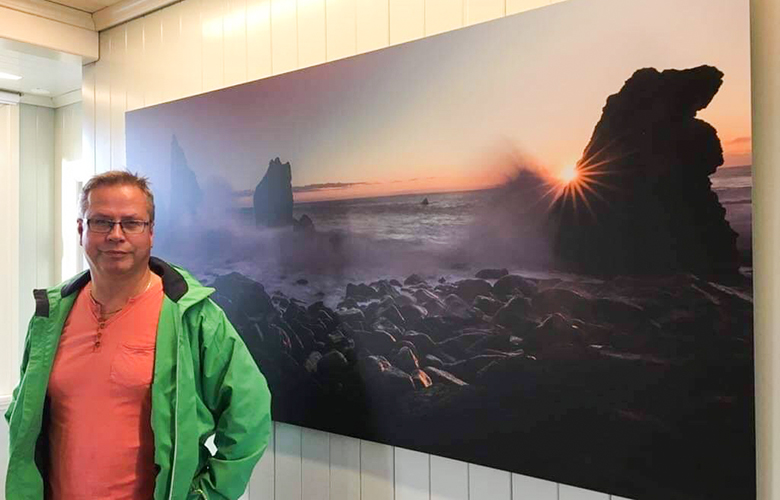 Leiðsögn um ljósmyndasýningu í dag