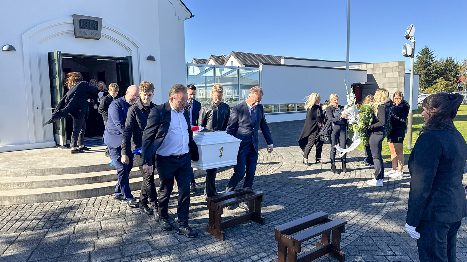 Fjölmenni við útför Jóns Eysteinssonar