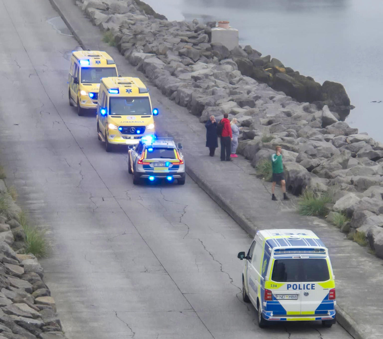 Kajakræðari  í vandræðum í sjónum við Keflavíkurhöfn