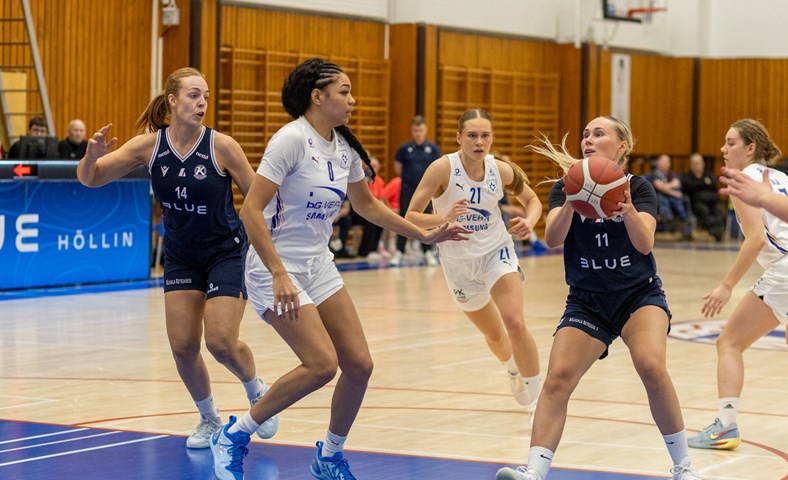 Njarðvík í toppbaráttunni en Keflavík tapaði systraslagnum