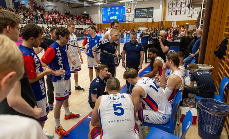 Keflavíkurhraðlestin út af teinunum og komin í sumarfrí