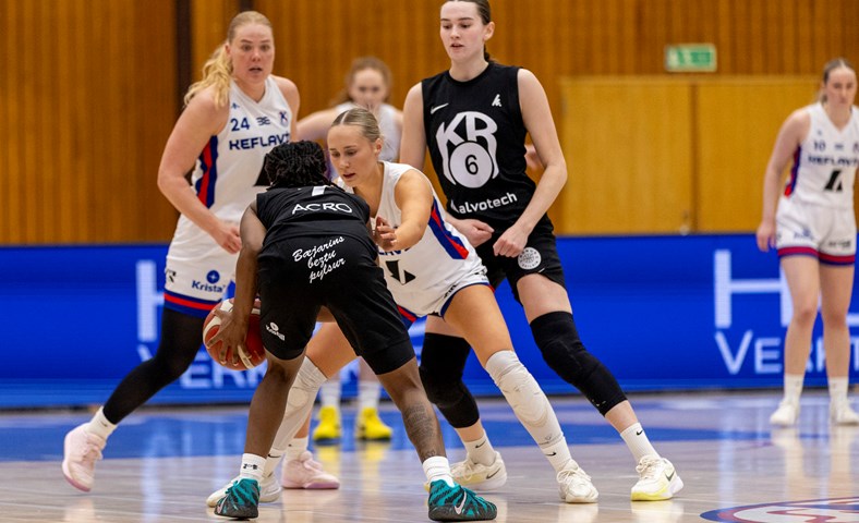 Grindavík áfram í undanúrslit - Keflavík tapaði fyrir KR sem er yfir 2-1 