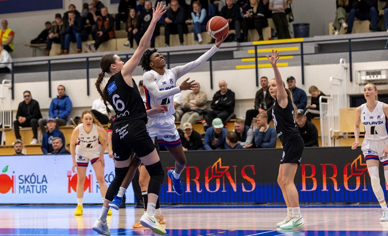 Keflavíkurkonur í undanúrslit eftir sigur á KR