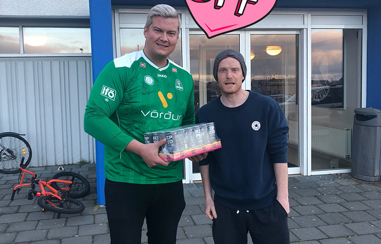 Blikar færðu Keflvíkingum orkudrykk fyrir lokaleikinn