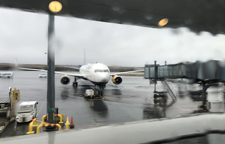 Flug fór úr skorðum frá Keflavík vegna óveðurs