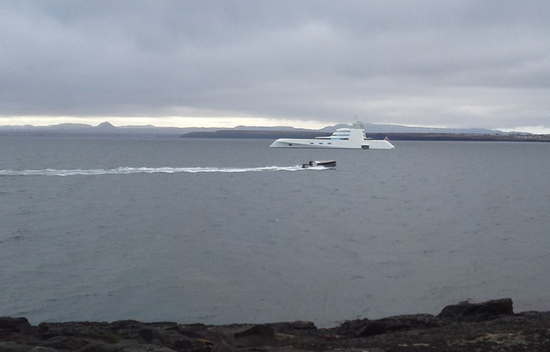 Lúxussnekkja milljarðamærings í Keflavík