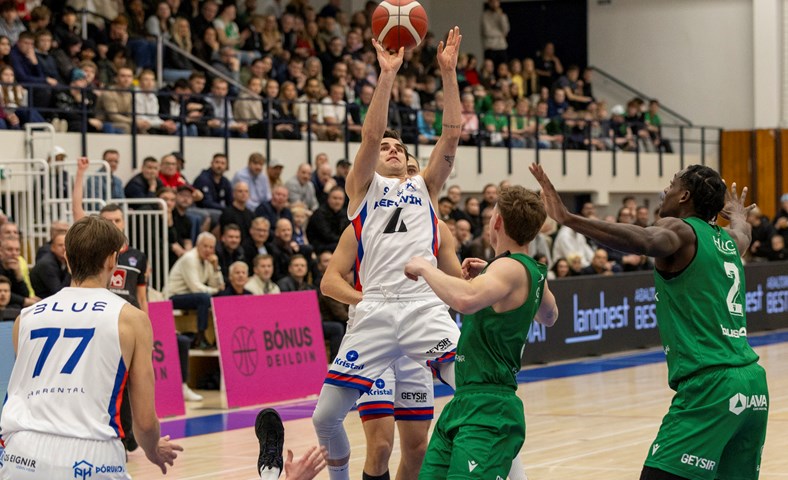 Keflvíkingar áfram taplausir heima og með montréttinn um jólin - Grindvíkingar efstir í deildinni