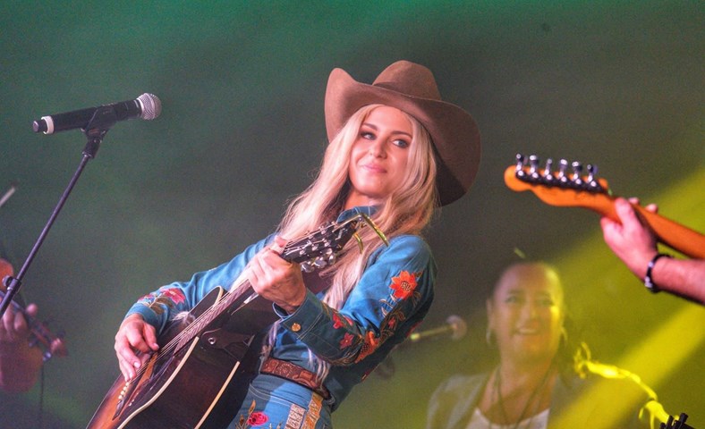 Kinsey Rose kemur á Bryggjuna í Grindavík 9. maí