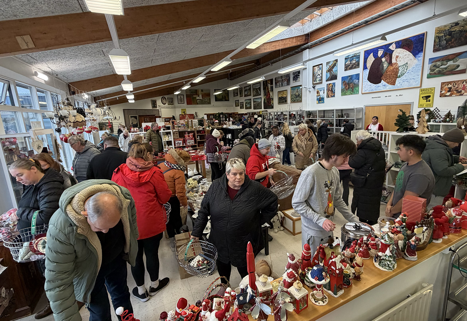 Stútfullur jólamarkaður í Kompunni