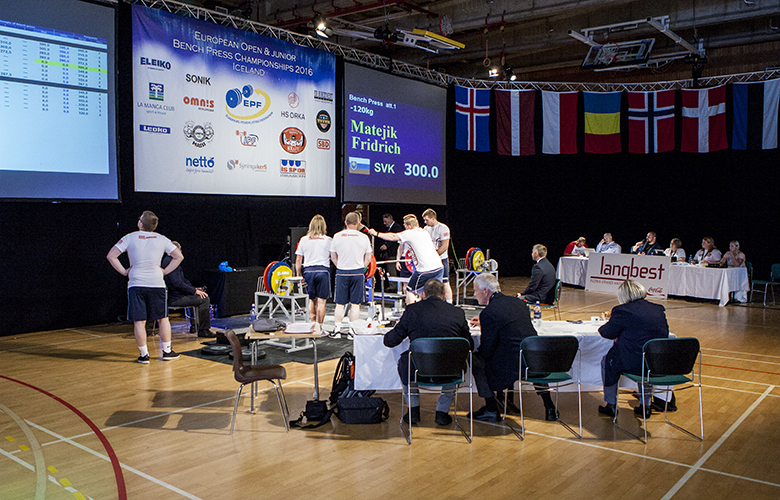 Braut framhandlegg á lyftingamóti