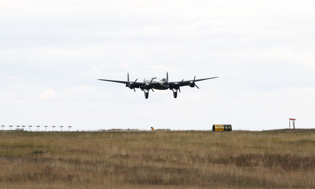 Lancaster vél úr seinni heimstyrjöldinni á Keflavíkurflugvelli