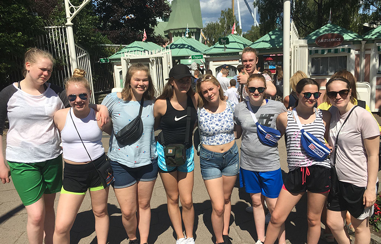 Stelpurnar í skemmtigarðinum Liseberg 