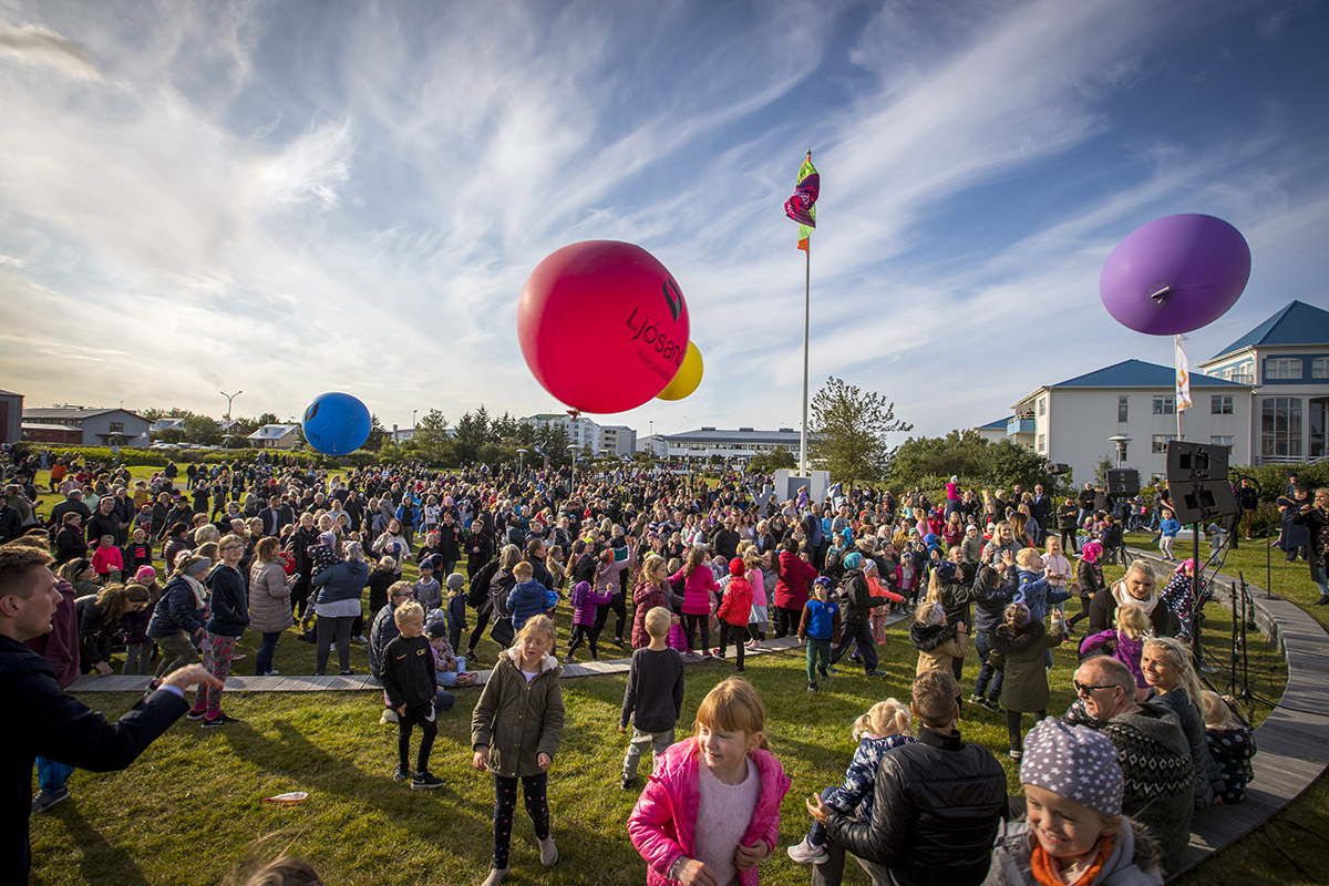 Ljósanótt sett síðdegis í skrúðgarðinum