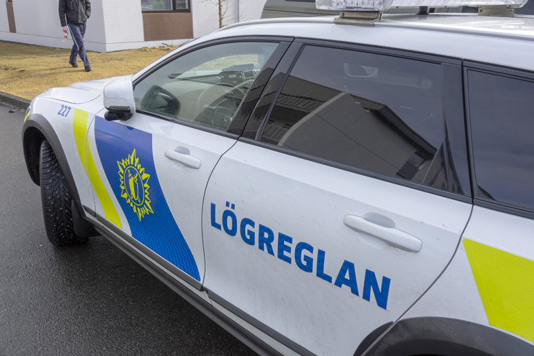 Löggan kölluð til vegna ólyktar af gervinöglum