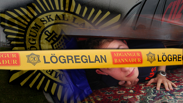 Með lögguna á hælunum undir rúm