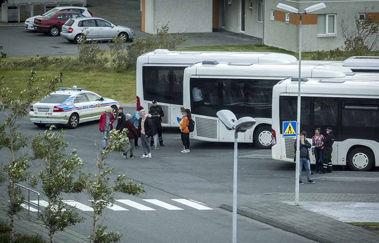 Lögregla kölluð til eftir ósætti í strætó