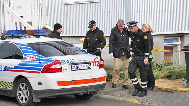Grunaður um fíkniefnaakstur og faldi sig á baðherbergi