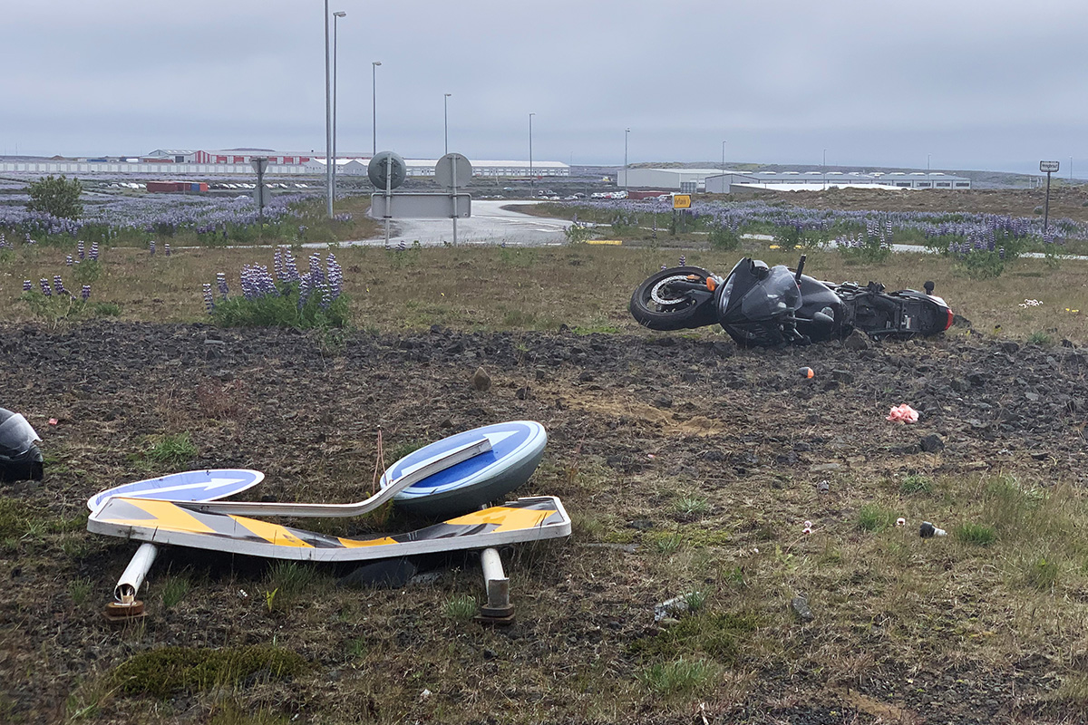 Bifhjólamaður sem féll af hjóli sínu grunaður um ölvunarakstur