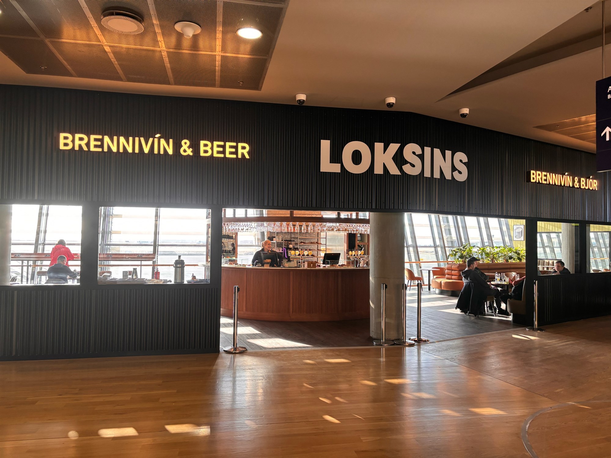 Loksins Café & Bar opnaður í nýrri mynd á Keflavíkurflugvelli