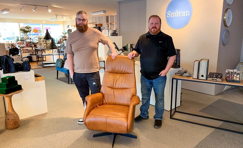 Þrítugur Sandgerðingur ánægður með  Bústoðar-hægindastólinn úr Jólalukkunni