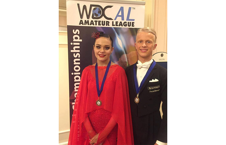Í úrslit á Heimsmeistaramóti í ballroom dönsum
