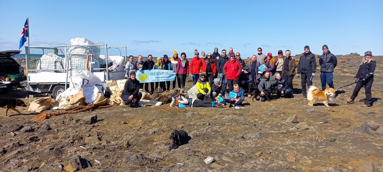 Hreinsuðu upp mikið af rusli í kringum flugstöðina