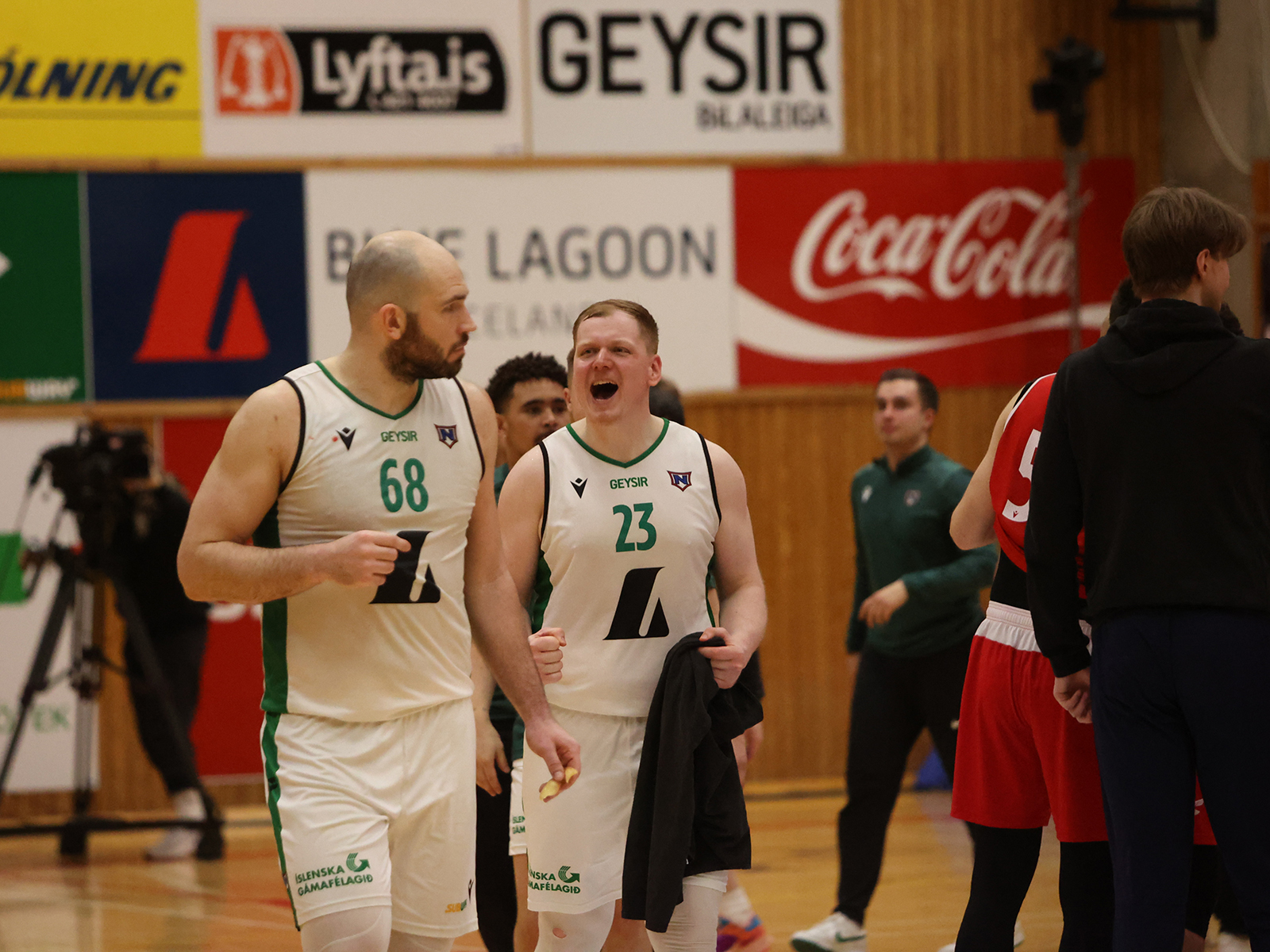 Njarðvík tryggði sér oddaleik í rimmunni við Val