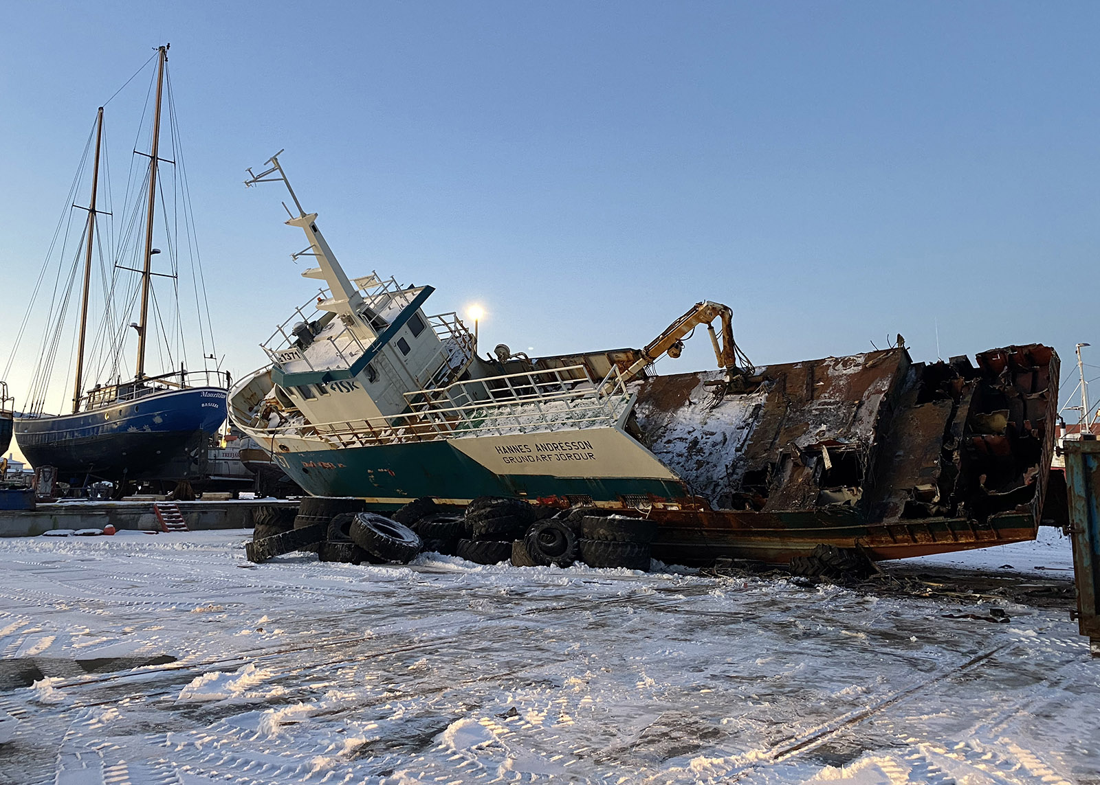 Skip með úrgerðarsögu frá Suðurnesjum rifið í Njarðvík