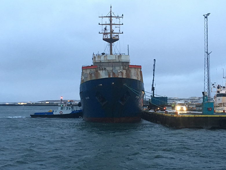 Togari losnaði frá Njarðvíkurbryggju